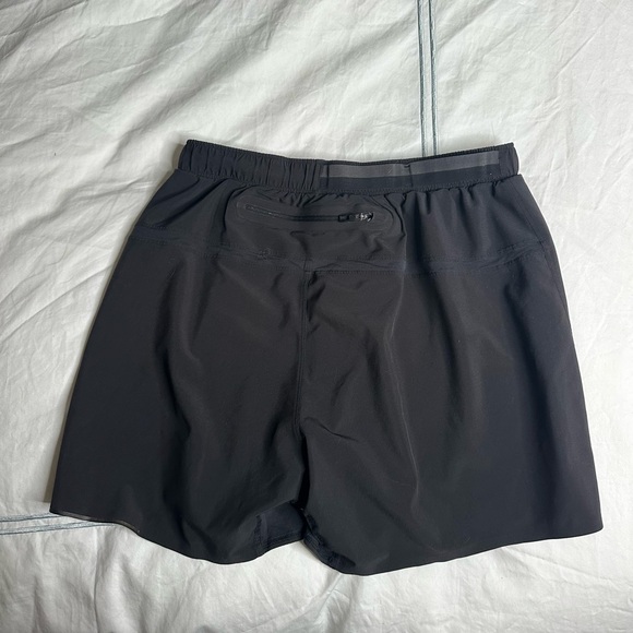 Lululemon Shorts in Size M - Picture 2 of 3